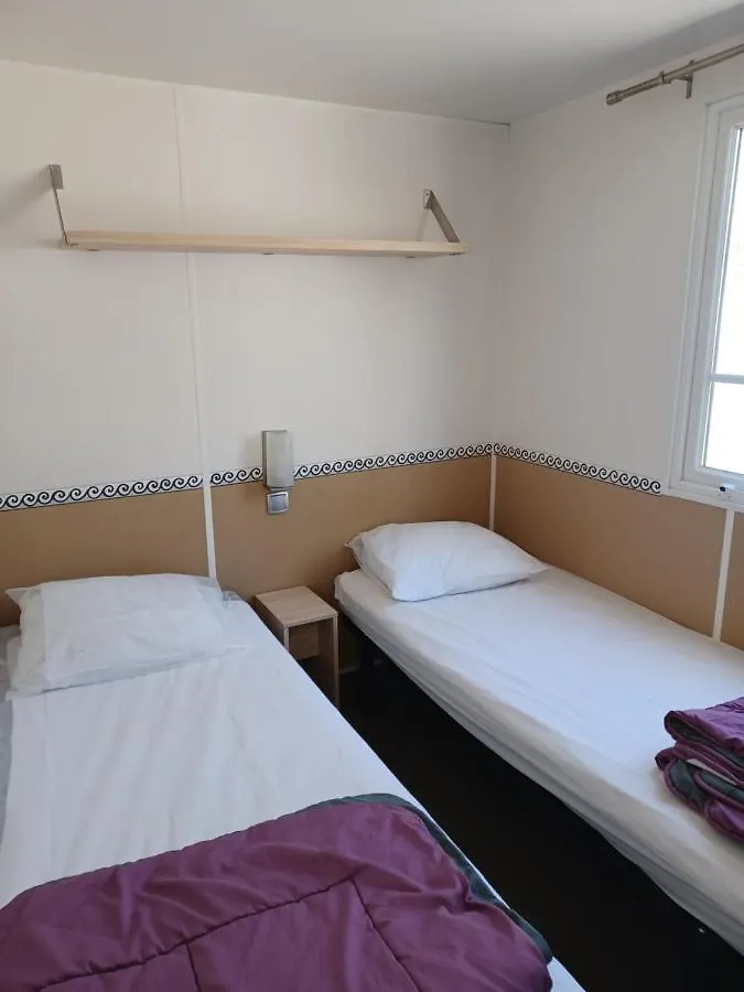 Camping Hotel Les Acacias à Vercheny