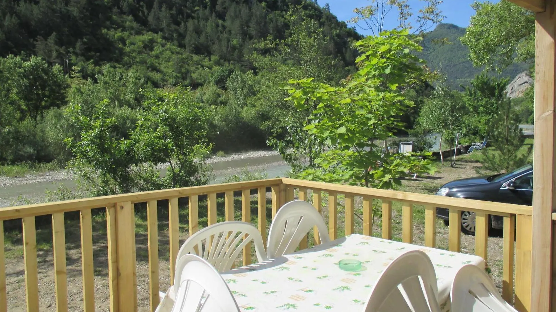 Camping Hotel Les Acacias à Vercheny