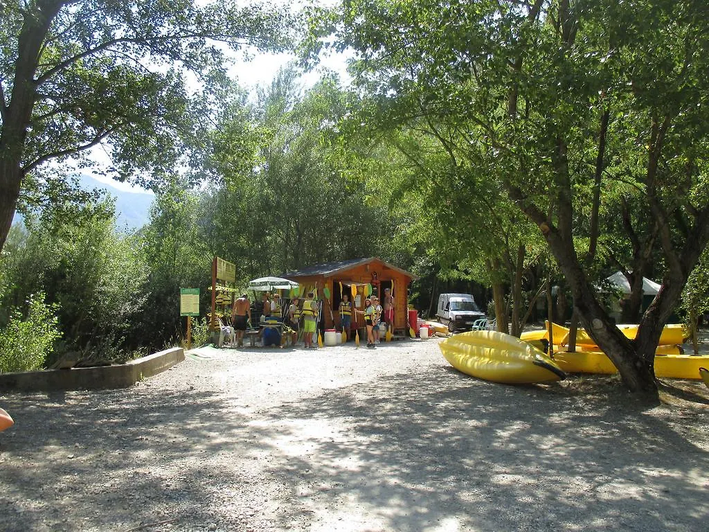 Camping Hotel Les Acacias à Vercheny