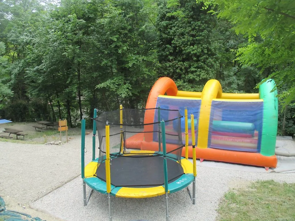 *** Camping Hotel Les Acacias à Vercheny France