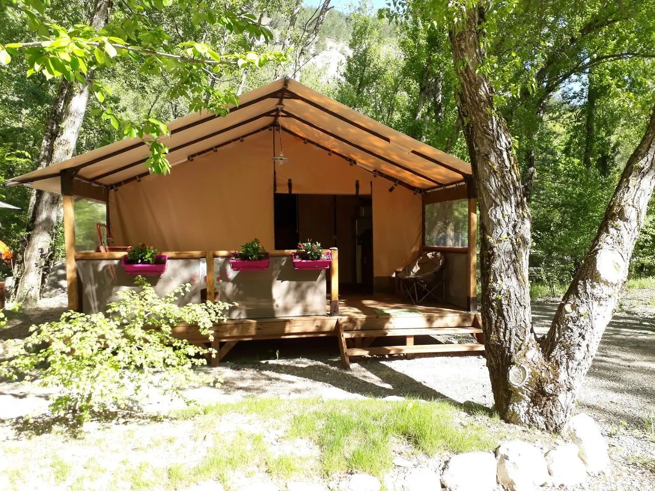 Hotel Les Acacias à Vercheny 3*,  France